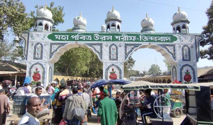 ফরিদপুরের বিশ্ব জাকের মঞ্জিলে চার দিনের উরস শুরু
