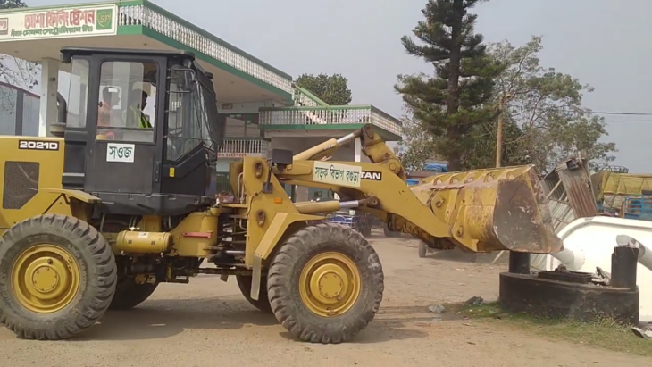 সান্তাহারে গুঁড়িয়ে দেয়া হলো ২ শতাধিক অবৈধ স্থাপনা