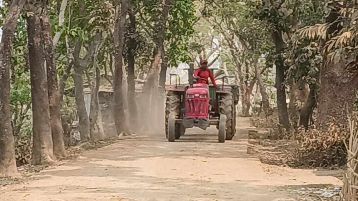 তাহিরপুরে বেপরোয়া মাটিকাটা সিন্ডিকেটের সদস্যরা,সড়কে দূর্ভোগ