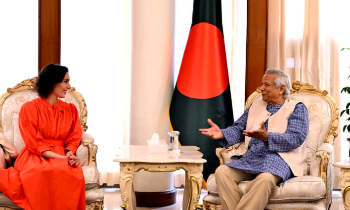 ইইউ প্রতিনিধি দলকে ড. ইউনূস যা বললেন সম্ভবত ডিসেম্বরের মধ্যে নির্বাচন দেওয়া হবে