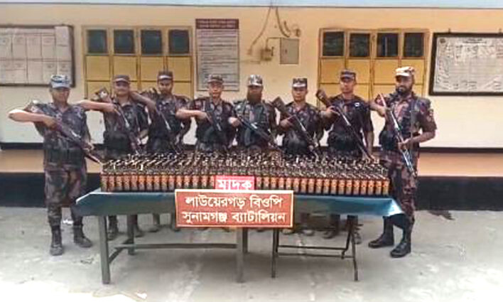 তাহিরপুরে ২৮৪টি ভারতীয় মদের বোতল জব্দ