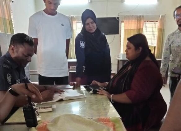 ঠাকুরগাঁওয়ে অবৈধ এমপি রমেশ সেনের কথিত প্রেমিকা মক্ষীরানি মানসি বসাককে আটক