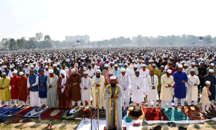 দিনাজপুরে লক্ষাধিক মুসল্লির অংশগ্রহণে দেশের সর্ববৃহৎ ঈদের জামাত অনুষ্ঠিত