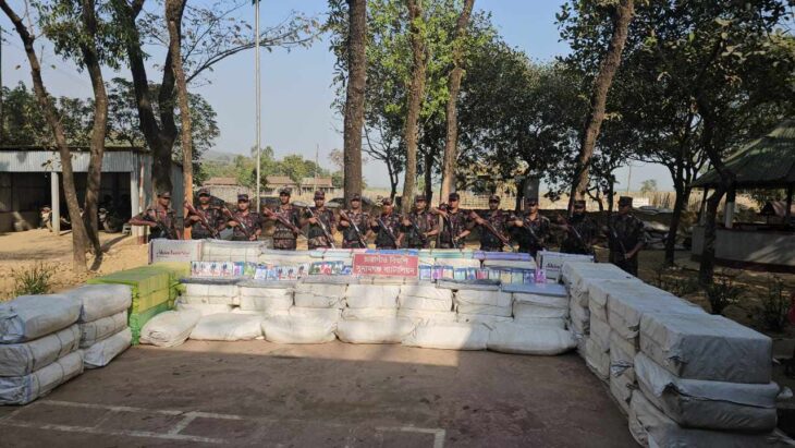 তাহিরপুর সীমান্তে দুই কোটি টাকা ভারতীয় কাপড় ও কসমেটিক্স আটক