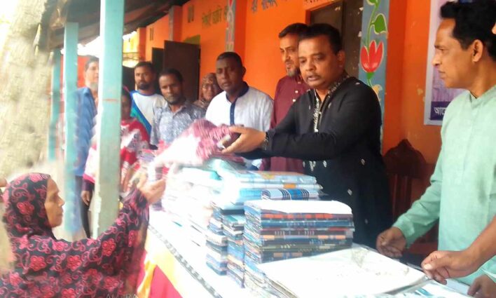 ঠাকুরগাঁও পৌরসভার ৩নং ওয়ার্ডে ঈদ বস্ত্র বিতরণ