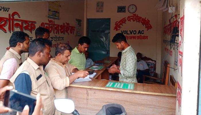 পঞ্চগড়ে ভাড়া বেশি নেওয়ায় বাস কাউন্টারে ১৫ হাজার ৫০০ টাকা জরিমানা