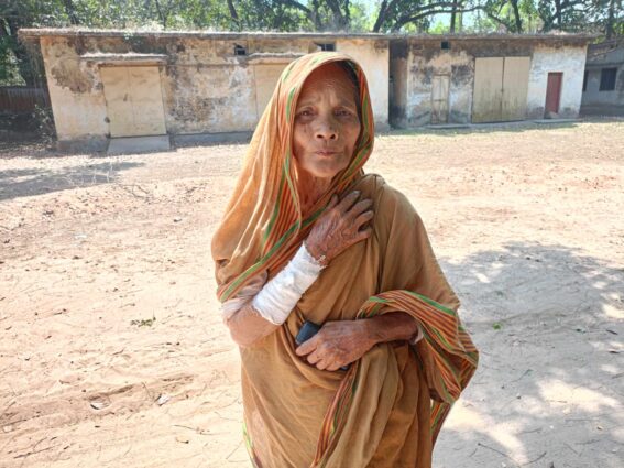 পীরগঞ্জে বৃদ্ধা মাকে শারীরিক নির্যাতনের ছেলে ও পুত্রবধূ বিরুদ্ধে
