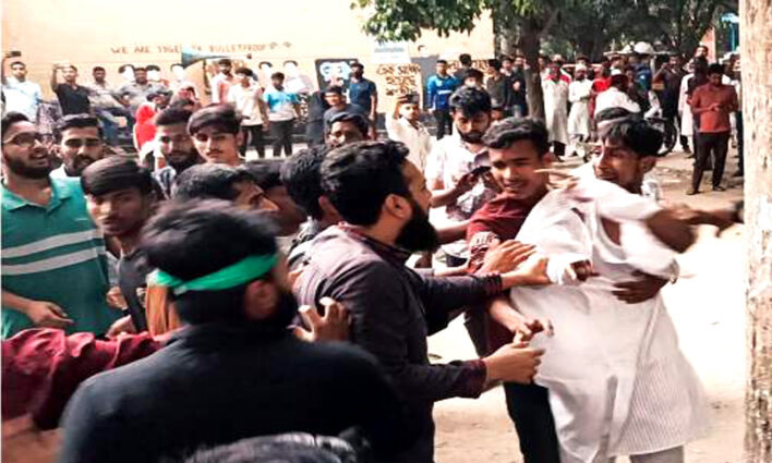 বগুড়ায় সারজিসের উপস্থিতিতে বিক্ষোভ সমাবেশে দুই গ্রুপের মারামারি,ধাওয়া-পাল্টা ধাওয়া