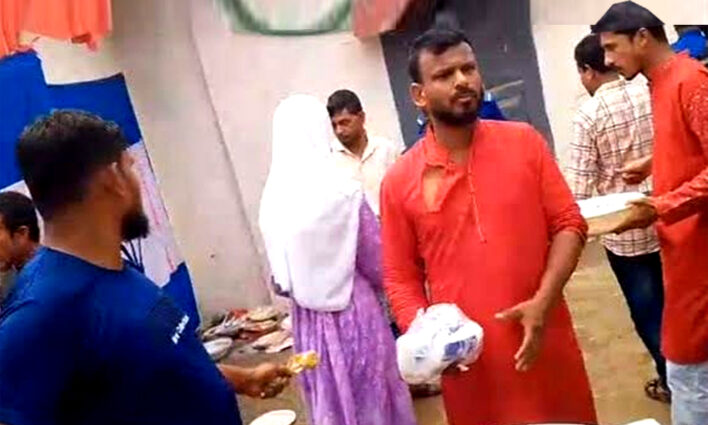  বিরামপুরে  ইউএনওর সামনেই ৩ কর্মচারীকে পেটালেন স্বেচ্ছাসেবক দলের নেতা