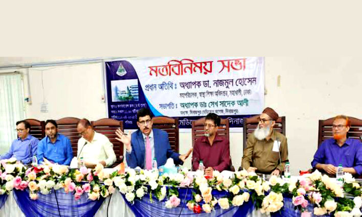 দিনাজপুর মেডিকেল কলেজে স্বাস্থ্য শিক্ষা অধিদপ্তর মহাপরিচালক এর মত বিনিময়