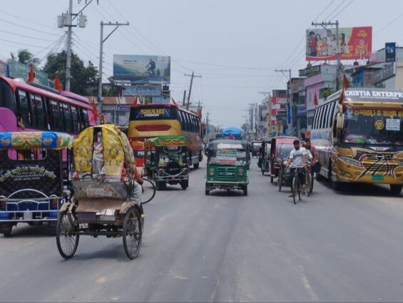 বিরামপুরে বাস টার্মিনাল ও বাইপাস সড়ক না থাকার বাড়ছে যানজট ঘটছে দুর্ঘটনা