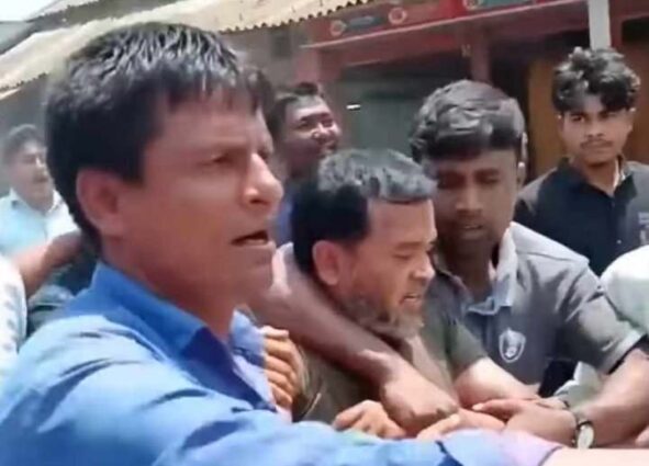 ডোমারের গোমনাতীতে অধ্যক্ষকে মারধর, ধর্ষনের গুজবে মব জাষ্টিস,থানায় মামলা