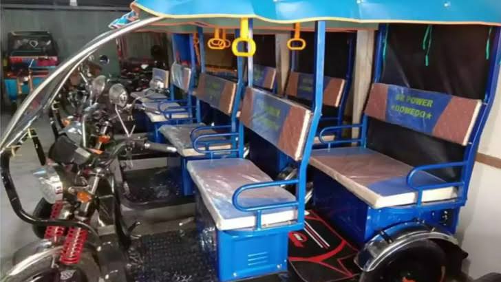 দিনাজপুরে পুলিশ ইজিবাইকের ৪টি ব্যাটারী উদ্ধারসহ-৩ জনকে গ্রেফতার করেছে