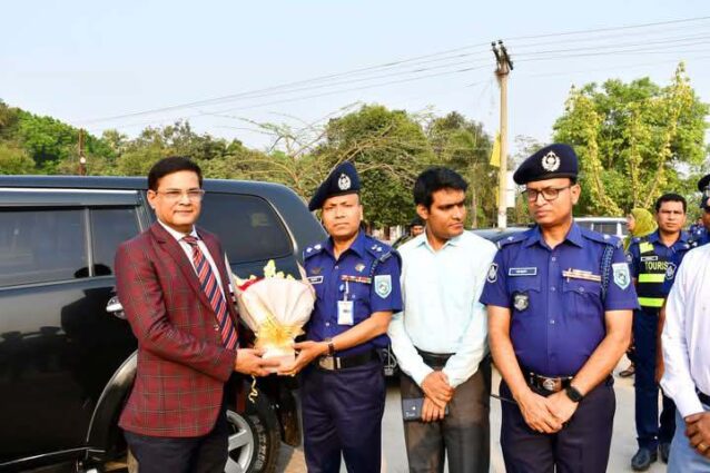 বাংলাদেশ সুপ্রিম কোর্ট, হাইকোর্টএর মাননীয় বিচারপতি কান্তজীউ মন্দির পরিদর্শন