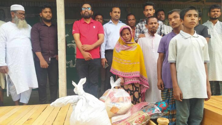 রাজারহাটে সুরুজ মিঞার পাশে উপজেলা প্রশাসনসহ বিভিন্ন সামাজিক সংগঠন