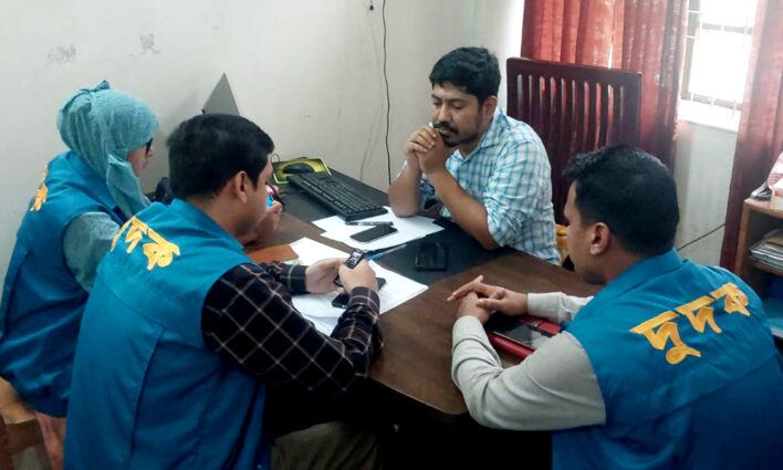 ঠাকুরগাঁওয়ে বিআরটিএ অফিসে অভিযানের আগে ছদ্মবেশে ছিল দুদকের টিম