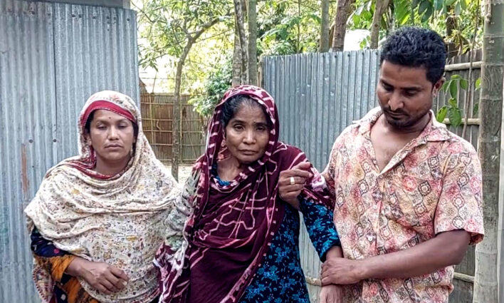 ঠাকুরগাঁও আশ্রমপাড়া এলাকার মায়ের চিকিৎসার জন্য বাড়ি-দোকান বিক্রি করে নিঃস্ব  