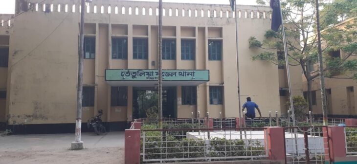 তেঁতুলিয়ায় ধর্ষনের চেষ্টা মামলায় মাদ্রাসার শিক্ষক আটক 