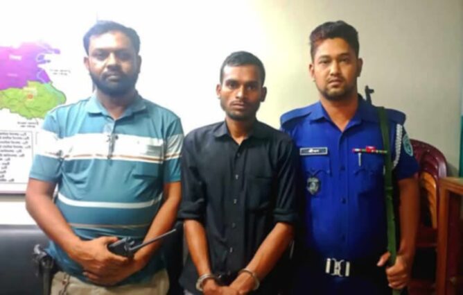 ঘোড়াঘাটে ১৪ মামলার আসামী ডাকাত শাকিল গ্রেফতার