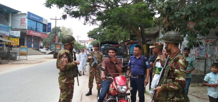 ঠাকুরগাঁওয়ে ঈদ পরবর্তী সময়ও চলছে সেনাবাহিনীর বিশেষ যানবাহন পর্যবেক্ষণ অভিযান