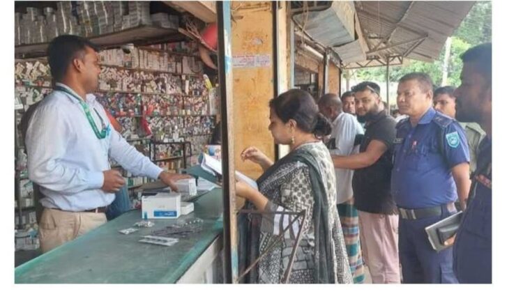 বিরামপুরে মেয়াদ উত্তীর্ণ ঔষধ রাখার দায়ে ১৫ হাজার টাকা জরিমানা