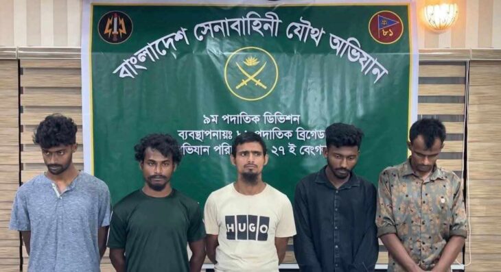 সাভারে যৌথ বাহিনীর অভিযানে দেশীয় অস্ত্রসহ কুখ্যাত ৫ ছিনতাইকারী আটক