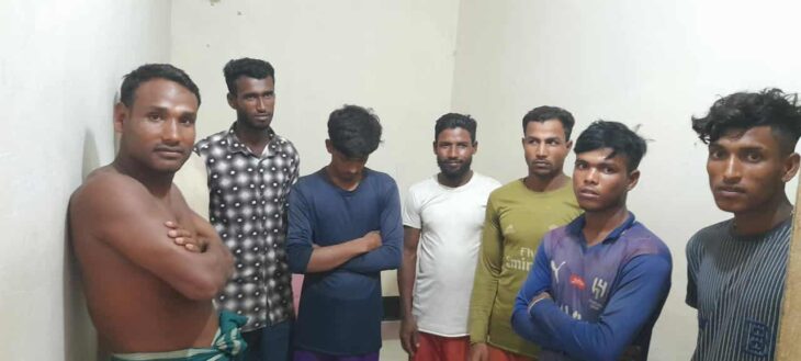 সুনামগঞ্জের শান্তিপুর নদীতে বালু উত্তোলনের সময় নৌকাসহ ৮ শ্রমিক আটক