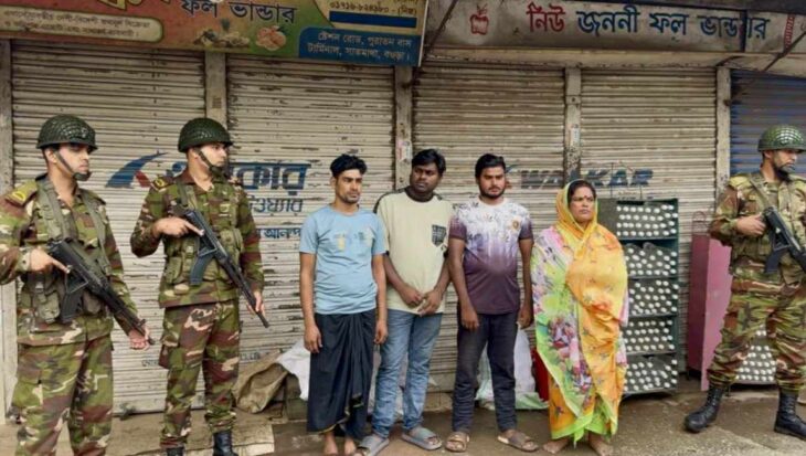 বগুড়ায় সেনাবাহিনীর ব্লক রেইড: বিপুল পরিমাণ মাদক, দেশীয় অস্ত্র ও টাকা উদ্ধার আটক ৪