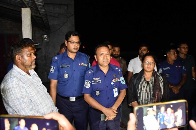 দিনাজপুর জেলার বিরলে দিনে দুপুরে মাথায় অস্ত্র ঠেকিয়ে ৩৪ লাখ টাকা ছিনতাই