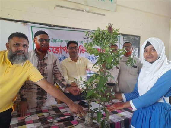 ঠাকুরগাঁওয়ে বৃক্ষরোপণ অভিযান ও শিক্ষার্থীদের মাঝে বিনামূল্যে গাছের চারা বিতরণ