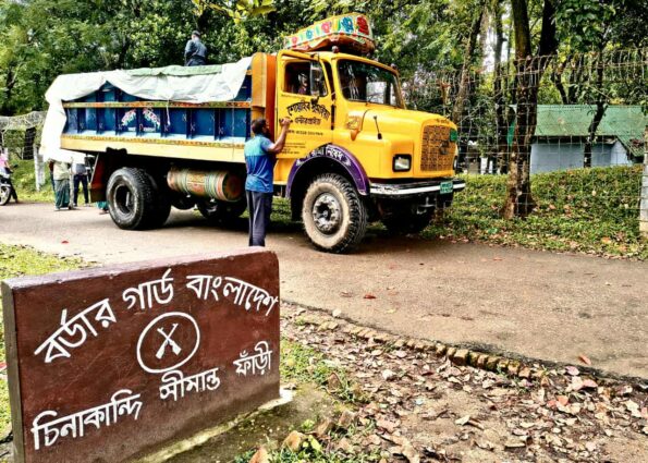 সুনামগঞ্জে ৫৫ লাখ টাকা ভারতীয় ফুসকা,ট্রাক সহ জব্দ