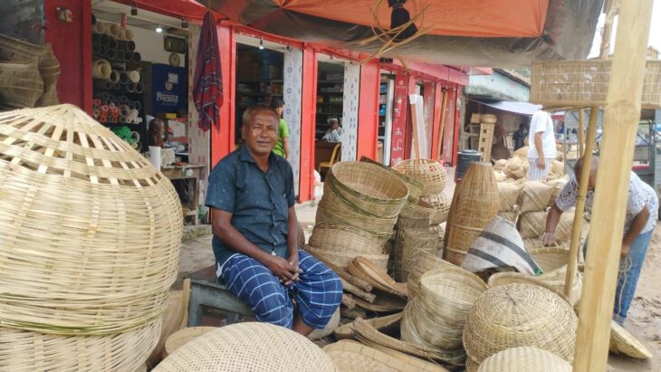 প্লাস্টিক পণ্যের ভিড়ে হারিয়ে যেতে বসেছে বাঁশ জাত হস্ত শিল্প