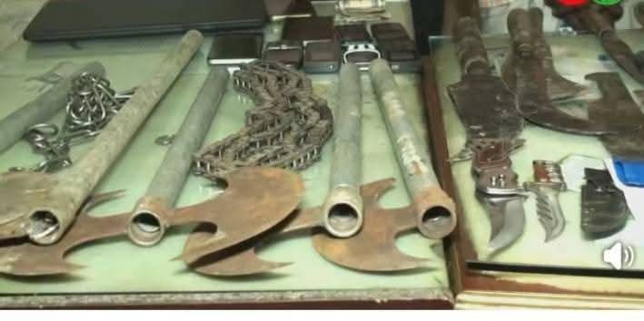 গোবিন্দগঞ্জে অভিযানে দেশীয় অস্ত্র ও মাদকসহ চার শীর্ষ সন্ত্রাসী আটক