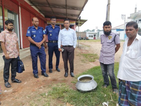 সেতাবগঞ্জে প্রায় ১ হাজার নিষিদ্ধ আফ্রিকান মাগুর মাছের পোনা বিনষ্ট করেছে এক্সিকিউটিভ ম্যাজিস্ট্রেট