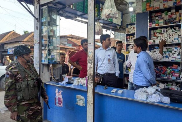 ঠাকুরগাঁয়ে অবৈধ ও মেয়াদোত্তীর্ণ ঔষধ বিক্রয় বন্ধে সেনাবাহিনী ও প্রশাসনের মোবাইল কোর্ট পরিচালনা 