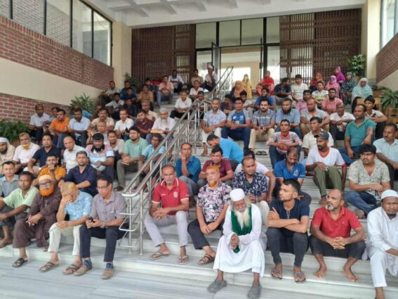 হাবিপ্রবিতে ৩য় ও ৪র্থ শ্রেণির কর্মচারীদের ১০ দফা দাবিতে স্মারকলিপি প্রদান