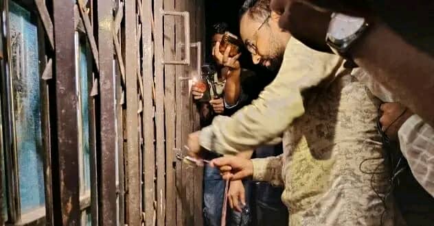 বগুড়ায় আবাসিক হোটেলে ভ্রাম্যমাণ আদালতের অভিযান, ম্যাজিস্ট্রেট অবরুদ্ধ, সেনাবাহিনী নিয়ন্ত্রণে আনে পরিস্থিতি