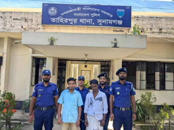 সুনামগঞ্জের তাহিরপুরে ৪শত ফুট বালু বোঝাই ষ্টিলবডি নৌকাসহ দুজন আটক