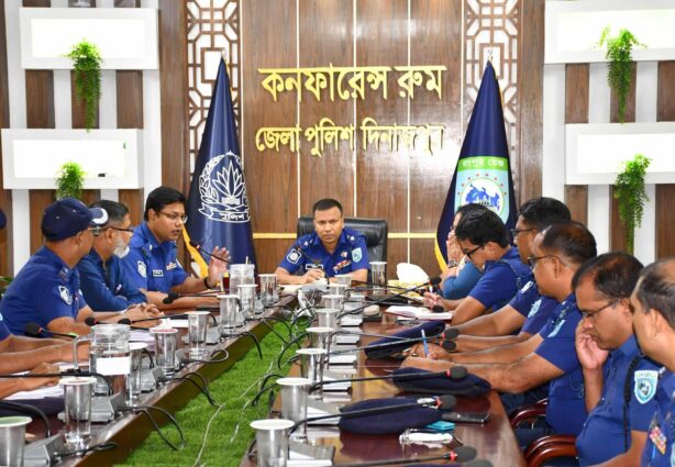 দিনাজপুরের সকল থানার পুলিশ পরিদর্শক, তদন্ত কেন্দ্র ও ফাঁড়ির ইনচার্জদের সাথে পুলিশ সুপারের মতবিনিময়