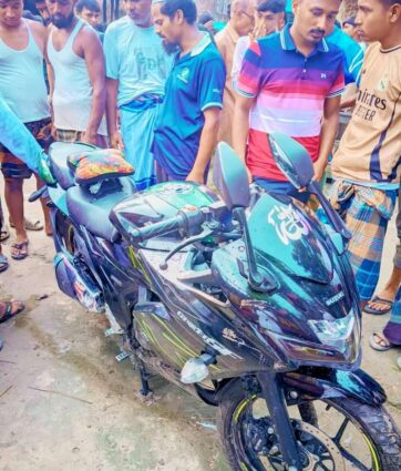 বিরলে সড়ক দুর্ঘটনায় একজন আহত