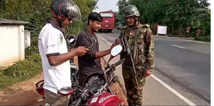 দিনাজপুরের ঘোড়াঘাটে ট্রাফিক বিভাগ ও সেনাবাহিনীর যৌথ উদ্যোগে চেকপোস্ট অভিযান