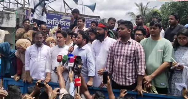 কুড়িগ্রামের রাজারহাটে জাতীয় নাগরিক পার্টির পথসভা