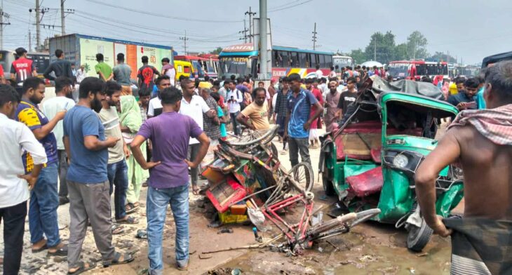 বগুড়ার বনানী বাইপাসে মর্মান্তিক সড়ক দুর্ঘটনা,ফ্লাইওভার দাবিতে মহাসড়ক অবরোধে তীব্র যানজট
