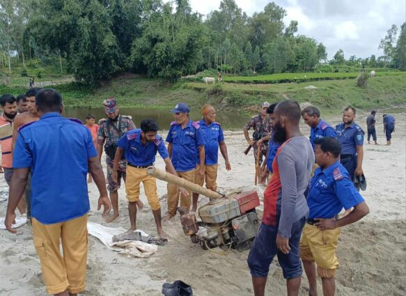 পঞ্চগড়ের তেঁতুলিয়ায় প্রশাসনের ড্রেজার বিরোধী অভিযান অব্যাহত