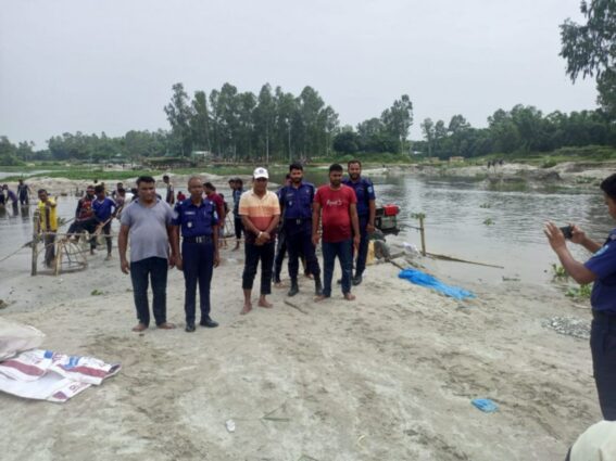 পঞ্চগড়ের তেঁতুলিয়ায় ইউ এন ও নেতৃত্বে ডাহুক নদীর বিশেষ অভিযান