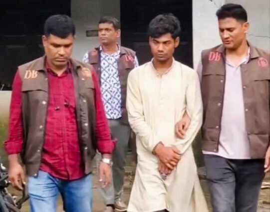 ইয়াবাসহ যুবক গ্রেপ্তার,পেটের ভেতর থেকে উদ্ধার ৪০০ পিস ইয়াবা