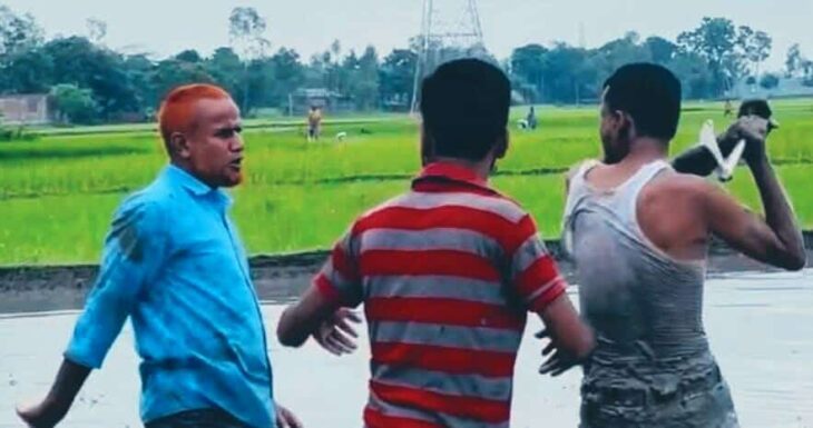 দিনাজপুরের চিরিরবন্দরে প্রকাশ্যে অস্ত্র মহড়ার মাধ্যমে জমি দখলের অভিযোগ