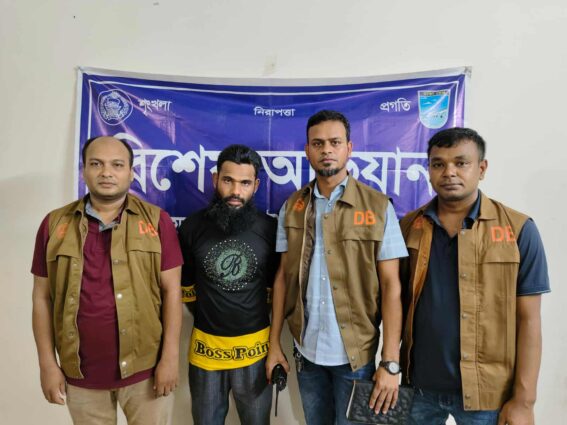 সাভারে পাচারকালে পিকআপসহ সাড়ে ৬ লাখ টাকার টিসিবি পণ্য জব্দ, আটক-১