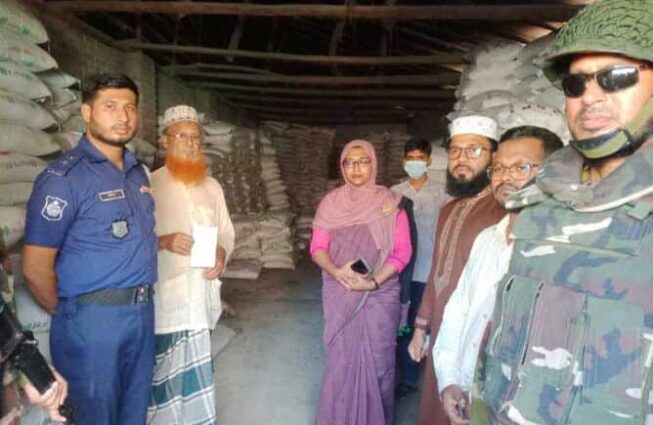 আদমদীঘিতে খুচরা সার ব্যবসায়ীর ভ্রাম্যমান আদালতে জরিমানা ১ হাজার ৭০ বস্তা সার জব্দ