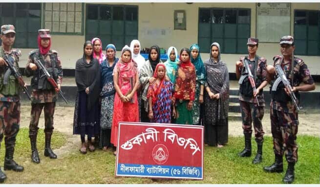 তেঁতুলিয়া সীমান্ত হয়ে ভারতে অনুপ্রবেশের সময় ১১ বাংলাদেশি নারী আটক